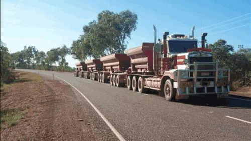 全球最长的卡车,运输长度达到80米,可在我国却无法使用